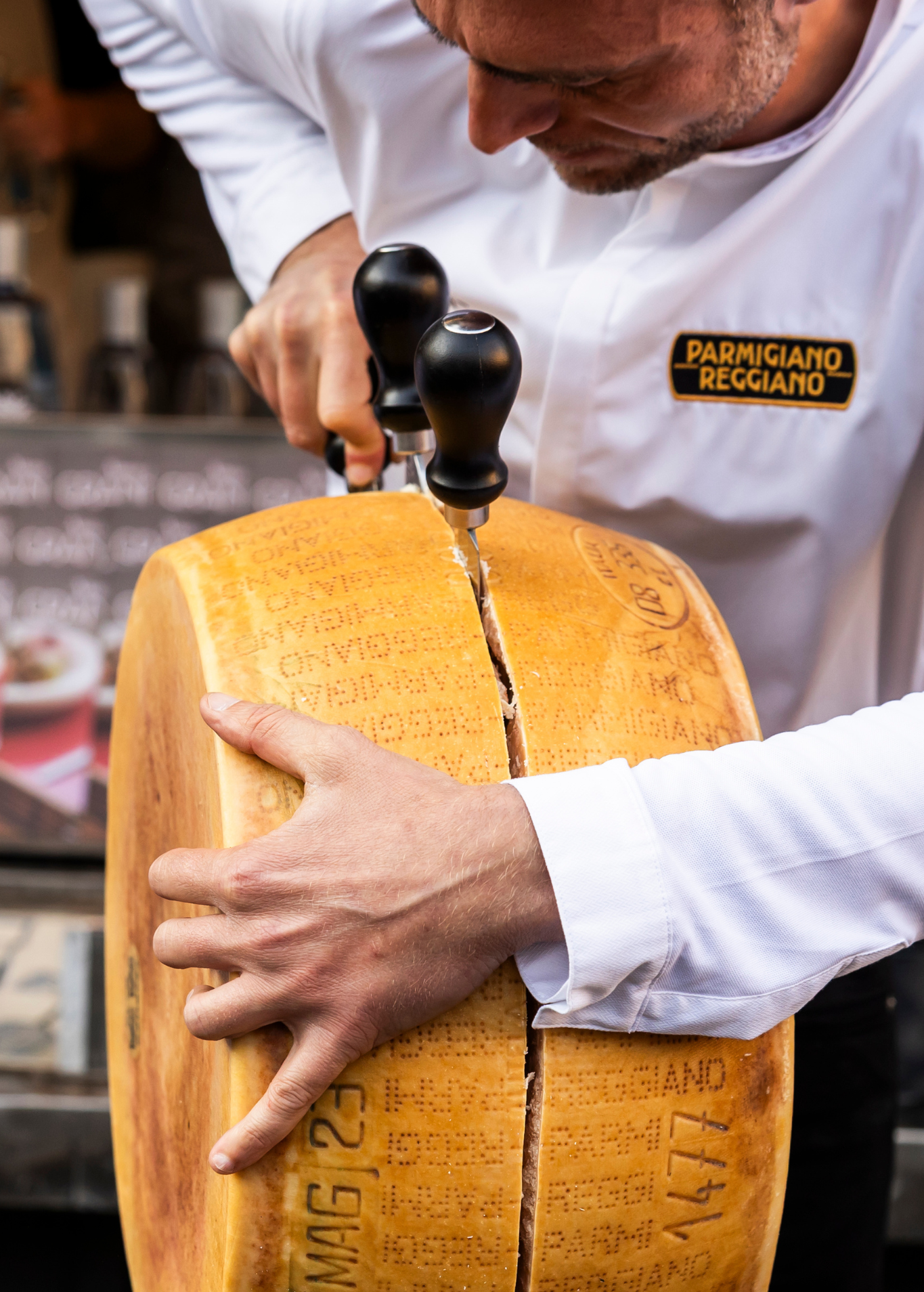 Dire "è buono" non basta: alla scoperta del Parmigiano Reggiano!